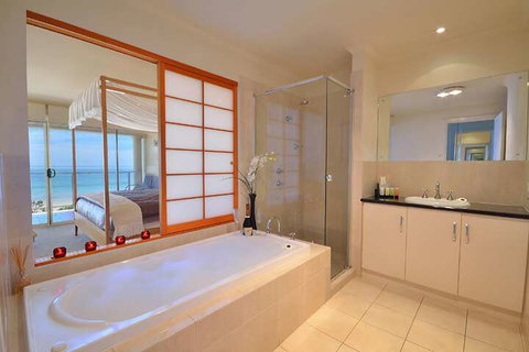 Adelaide Luxury Beach House - Tourism Caloundra 3