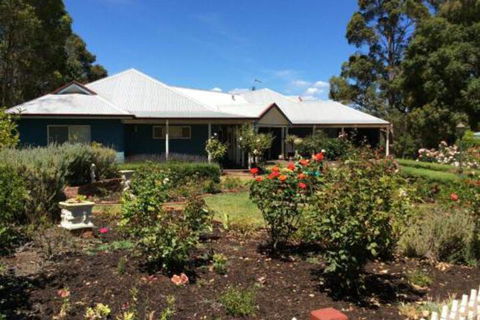 Crabapple Lane Bed & Breakfast - Tourism Caloundra 2