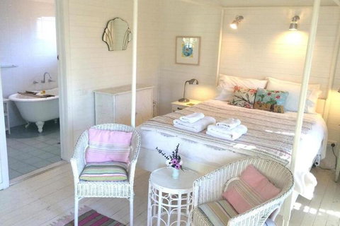 Huskisson Bed & Breakfast - Tourism Caloundra 2