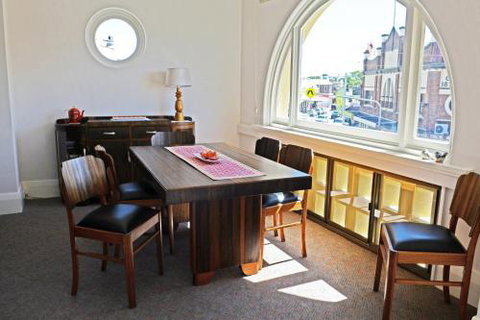 The Bank B & B West Wyalong - Tourism Caloundra 6