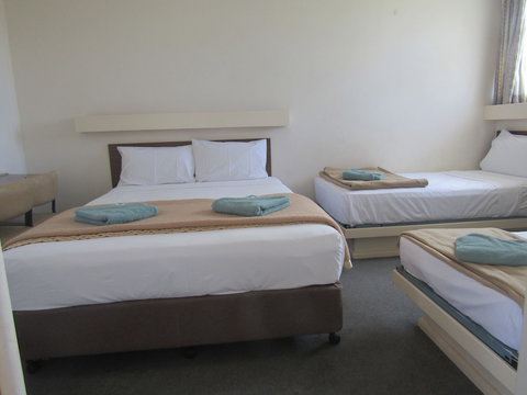 Twin City Motor Inn - Tourism Caloundra 6