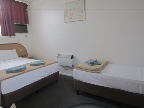 Twin City Motor Inn - Tourism Caloundra 3