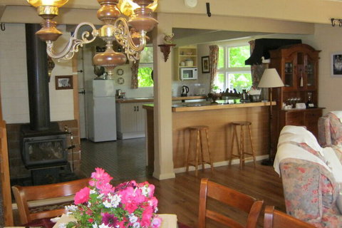 Hide Away Cottage Retreat - Tourism Caloundra 7