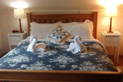 Hide Away Cottage Retreat - Tourism Caloundra 1