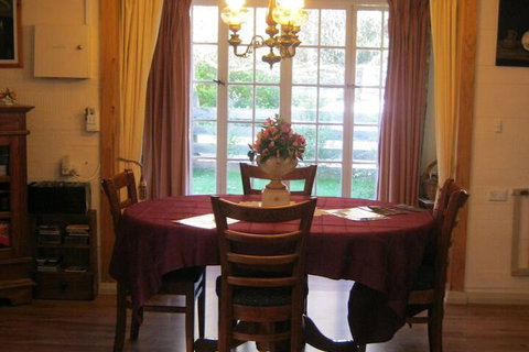 Hide Away Cottage Retreat - Tourism Caloundra 3