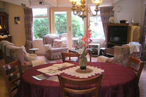 Hide Away Cottage Retreat - Tourism Caloundra 4