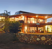 Airlie Waterfront Bed  Breakfast - Tourism Caloundra