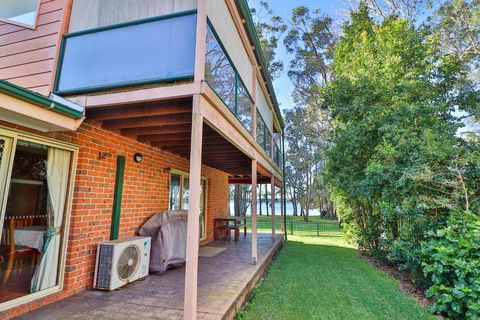 Kingfisher LakeHouse - Tourism Caloundra 1