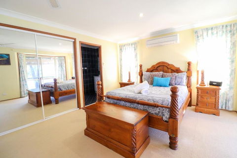 Kingfisher LakeHouse - Tourism Caloundra 4