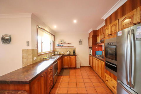 Kingfisher LakeHouse - Tourism Caloundra 5