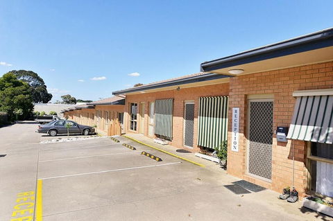 Cranbourne Motor Inn - Tourism Caloundra 2