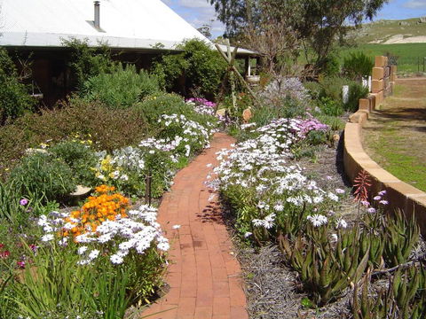 Hillside Country Retreat - Tourism Caloundra 1