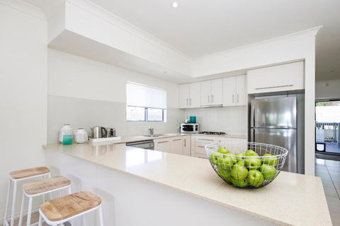 53 Hilton Esplanade - Tourism Caloundra 3
