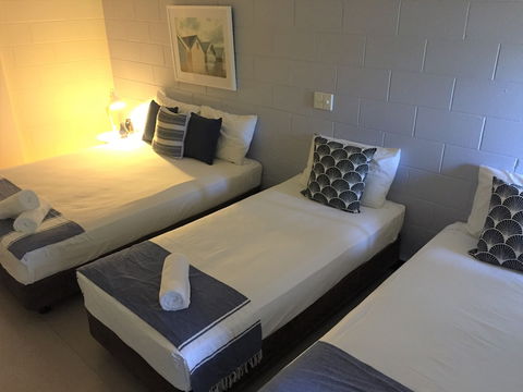 Cardwell At The Beach - Tourism Caloundra 5