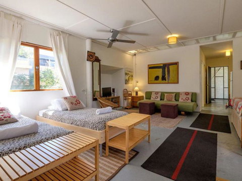 Eddies Place - Tourism Caloundra 1