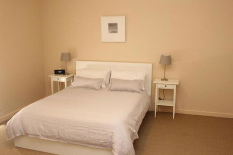 The Lighthouse Beachfront Accommodation - Tourism Caloundra 5