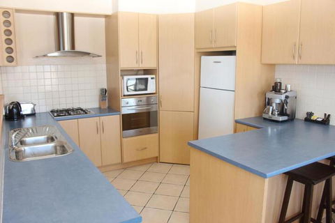 The Lighthouse Beachfront Accommodation - Tourism Caloundra 7