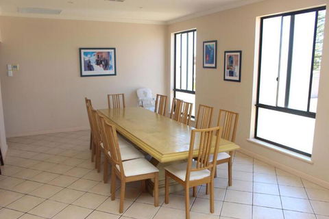 The Lighthouse Beachfront Accommodation - Tourism Caloundra 6