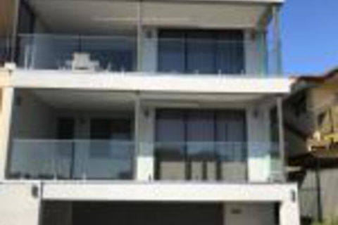 The Lighthouse Beachfront Accommodation - Tourism Caloundra 0