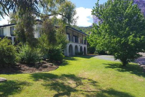 Tamworth Exclusive B & B - Tourism Caloundra 0