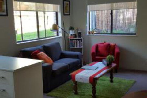 Tamworth Exclusive B & B - Tourism Caloundra 4