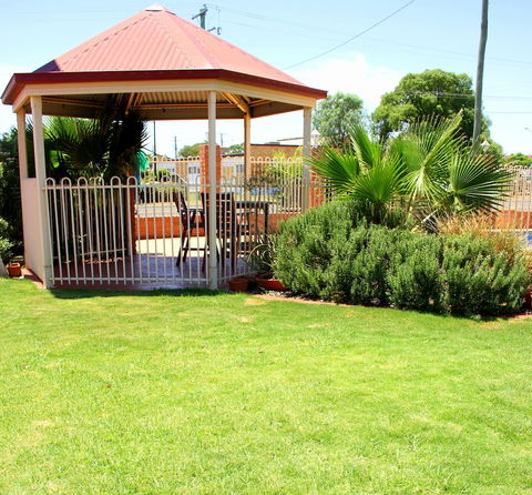 Roma Mid Town Motor Inn - Tourism Caloundra 0