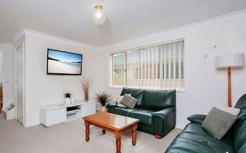 Bombora At Fingal Bay - Tourism Caloundra 5