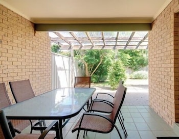 Bombora At Fingal Bay - Tourism Caloundra 0