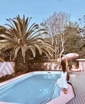 The Med Motel - Tourism Caloundra 1