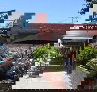Perry Como Cafe Wine Bar - Tourism Caloundra