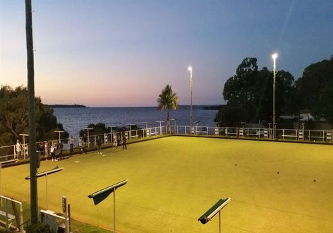 Waters Edge Bistro - Tourism Caloundra 5