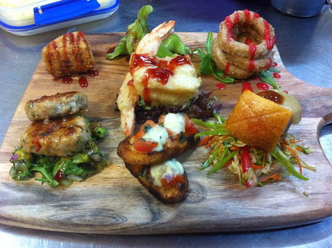 Magdala On The Lake - Tourism Caloundra 0