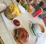 Supreme Bar and Restaurant - Tourism Caloundra