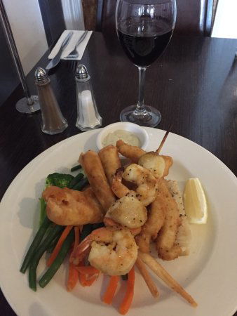Restaurant Hampden Hotel - Tourism Caloundra 0