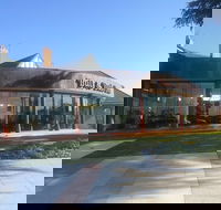 Bull  Bush Hotel - Tourism Caloundra