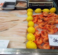 Molly's Seafood - Tourism Caloundra