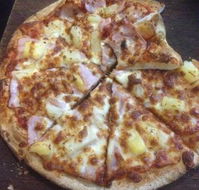 Crust Gourmet Pizza Bar Woolongong - Tourism Caloundra