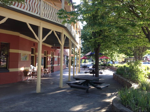 Alpine Hotel Bright - Tourism Caloundra 0