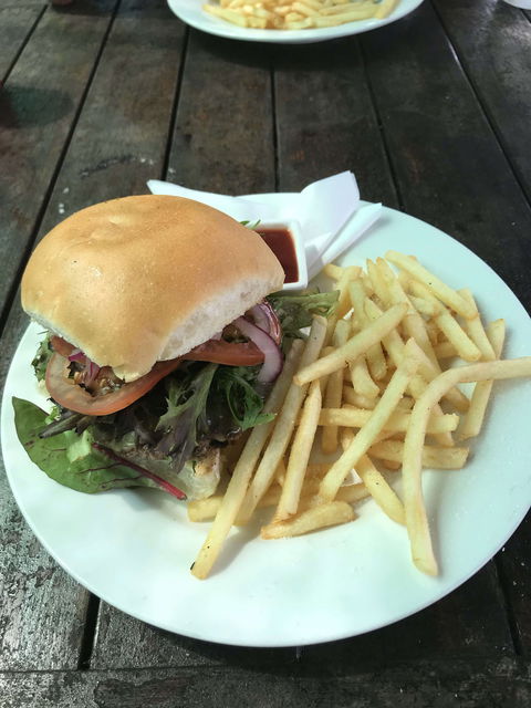 Queen Bee Cafe - Tourism Caloundra 0