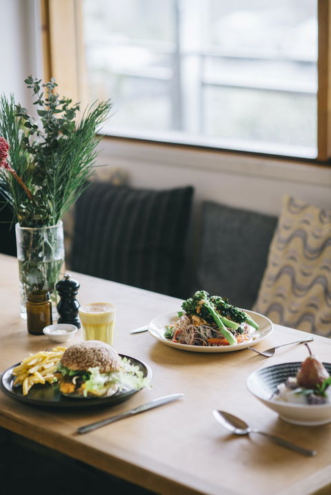 The Merri Table - Tourism Caloundra 0