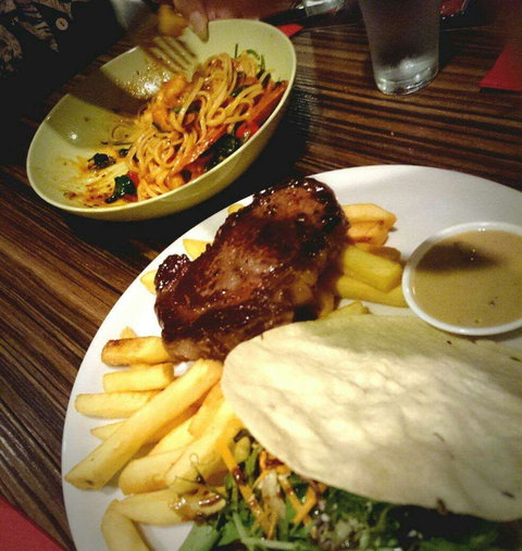 The Alexander Bar & Bistro - Tourism Caloundra 0