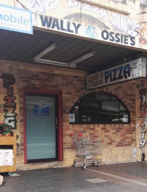 Wally & Ossie's Pizza - Tourism Caloundra 0