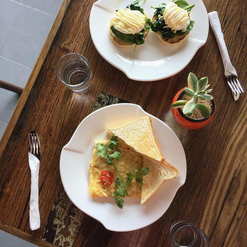 Tony's Fish Shop - Tourism Caloundra 0