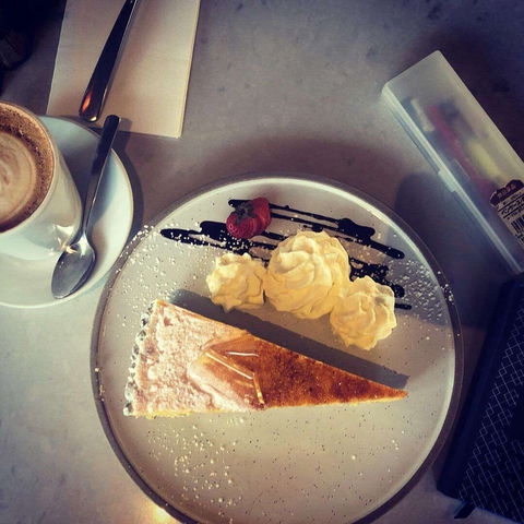 Creme Cafe - Essendon - Tourism Caloundra 0