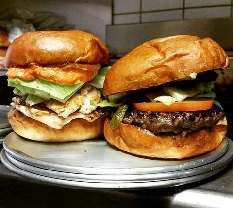The Feedbag Burger Restaurant - Tourism Caloundra 0