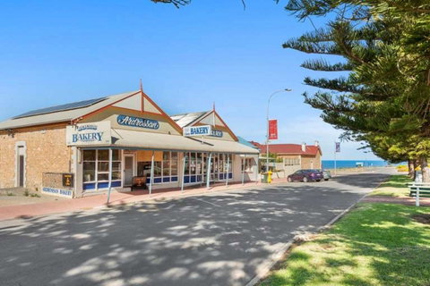 Ardrossan Bakery - Tourism Caloundra 0