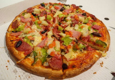 Santa Lucia Pizza - Tourism Caloundra 0