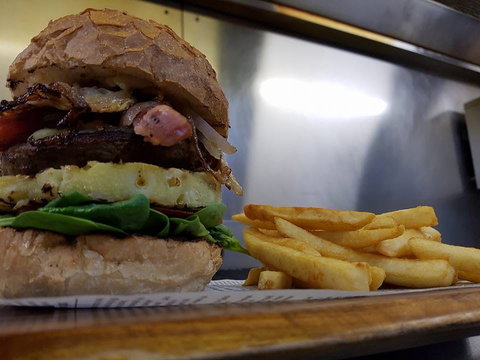 Vaby's Restaurant - Tourism Caloundra 0