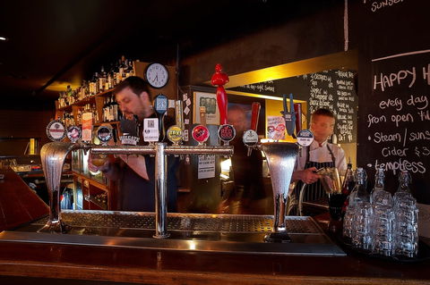 The Mallow Hotel - Tourism Caloundra 0