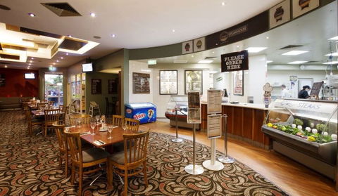 Victoria Point Tavern - Tourism Caloundra 0